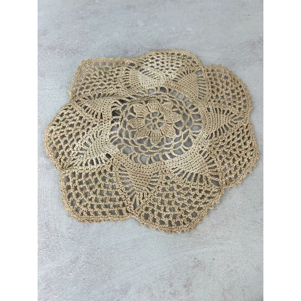 Vintage Imperial Elegance Beige‎ Crochet Scalloped Trim Table Lace Doily